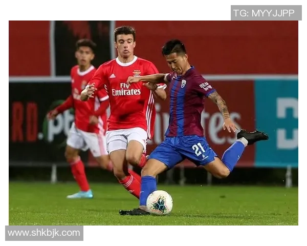 热刺与本菲卡友谊赛平局补时进球引发全场热烈反响分析