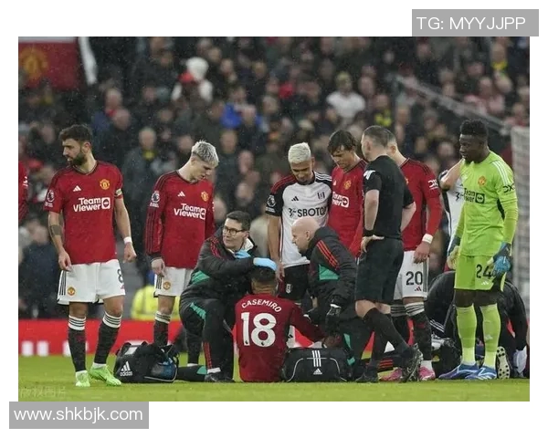 英超焦点战巴黎圣日耳曼与曼联战平红牌事件引发全场热议