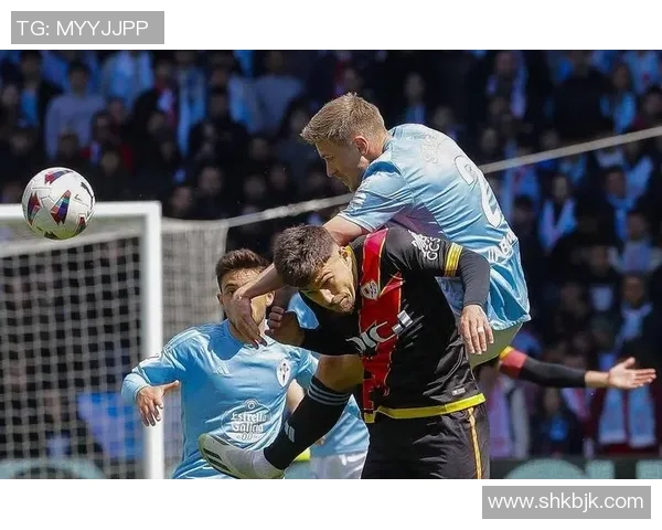 西甲焦点战巴萨与多特蒙德激战成和全场瞬间回顾与分析