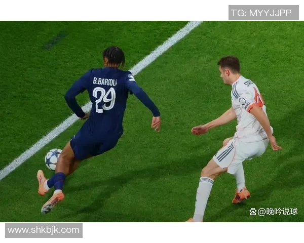 里昂逆转拜仁激战三球红牌争议引发全场热议与转会传闻交织